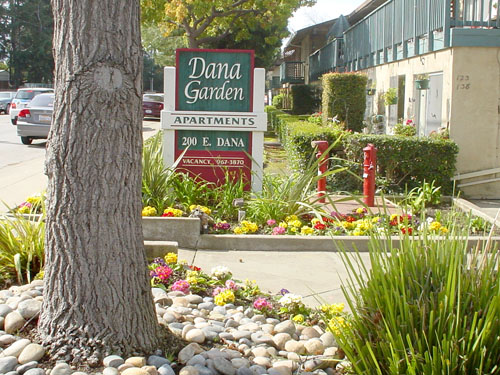Dana Gardens entrance
